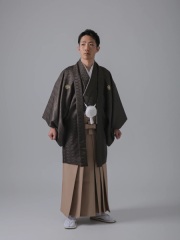 チャコールグレー × ベージュ