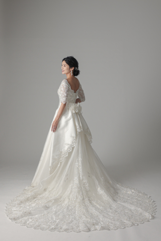 5分レース袖サテン刺繍スカート