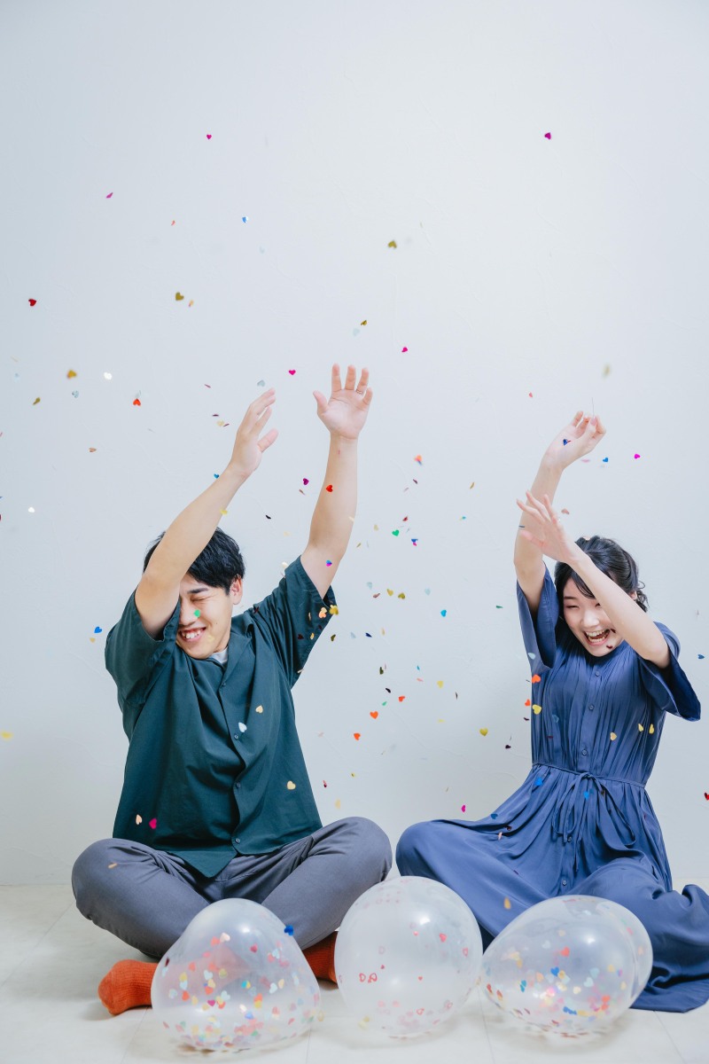 笑顔が弾けるお祝いの瞬間