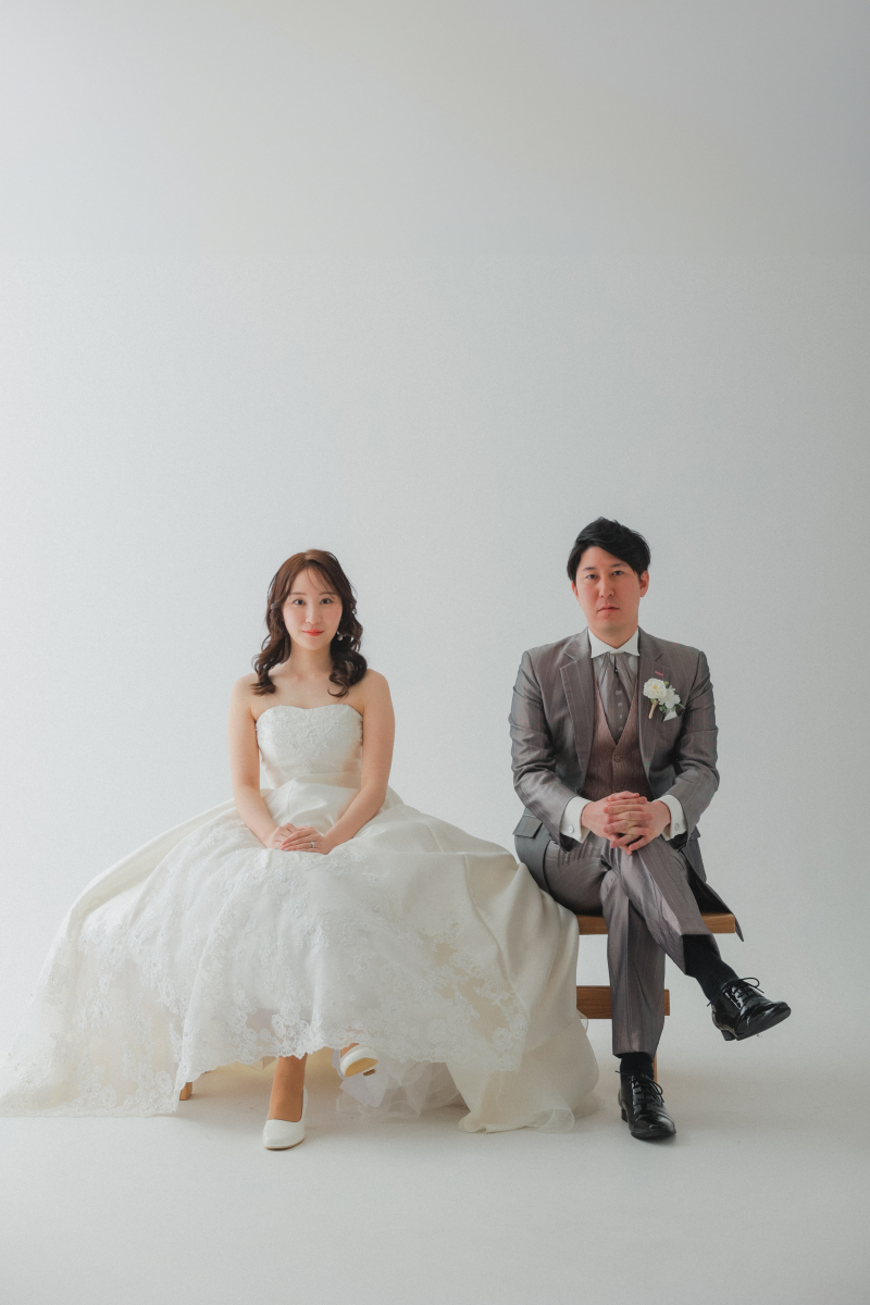 ベンチに座ってカッコよく