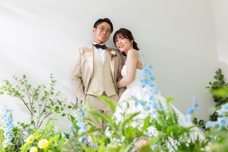 お花畑に溶け込むドレス