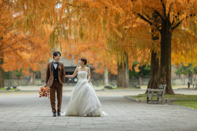 オレンジの紅葉とともに【東千田公園ロケーション】