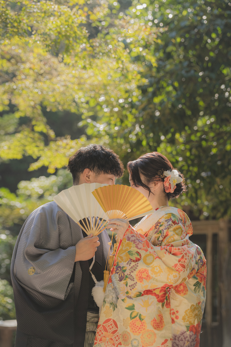 お顔を隠して