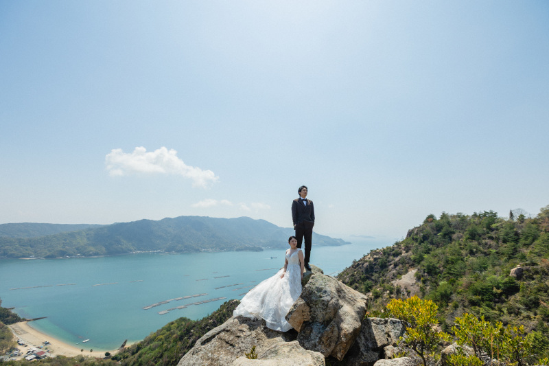 海と緑と岩場で