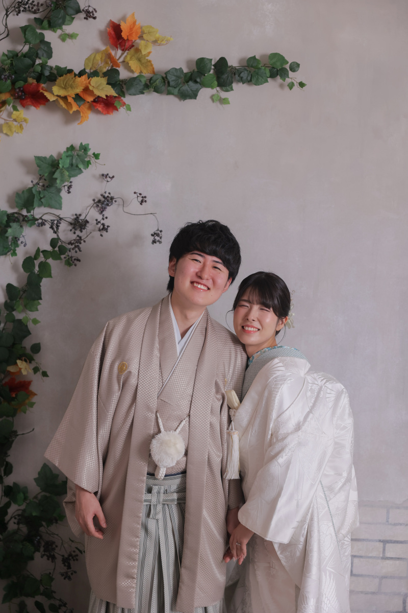 笑顔あふれる、秋色の背景で