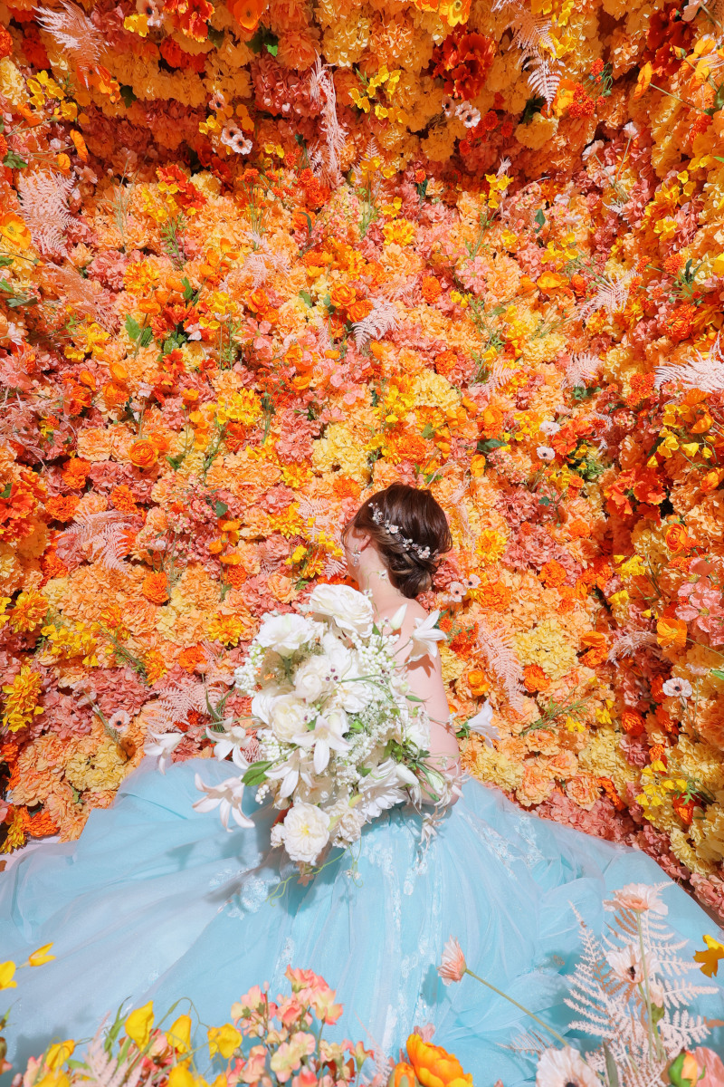 バックショットでヘアスタイルも可愛く残して