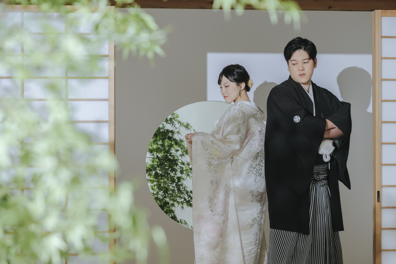 背中合わせ