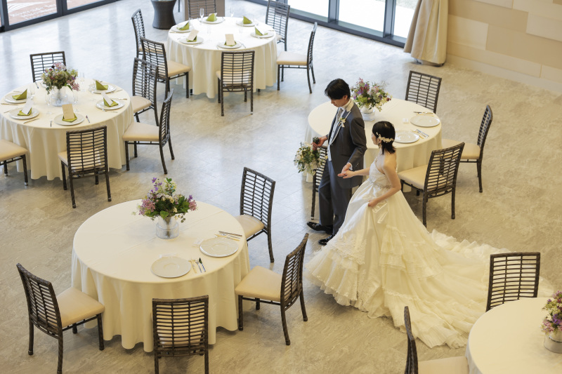 祝福のパーティーへエスコート