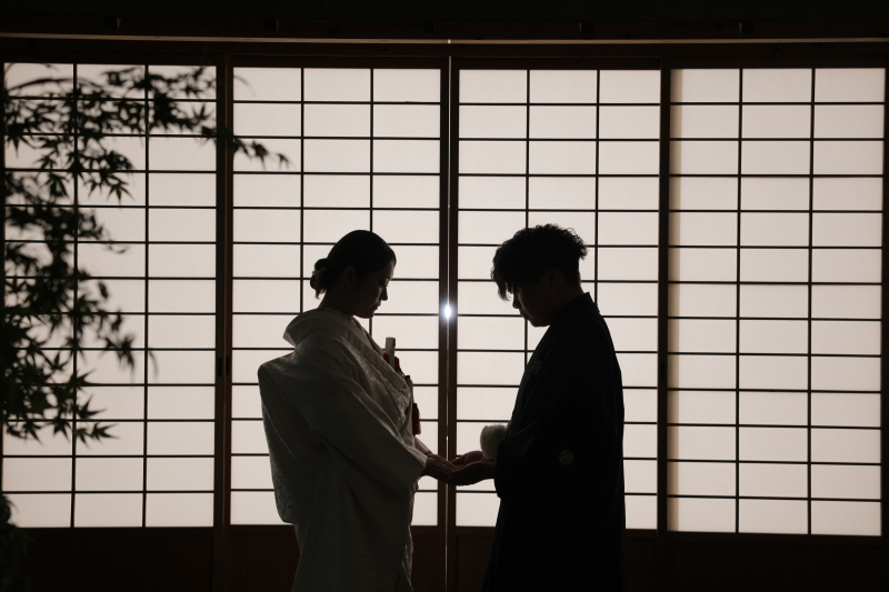 障子越しの静かな誓い
