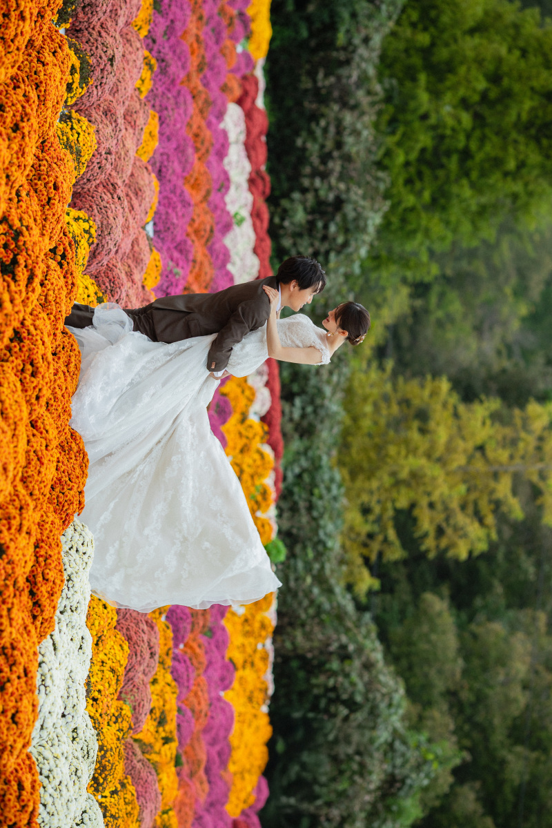 満開のお花畑の中で