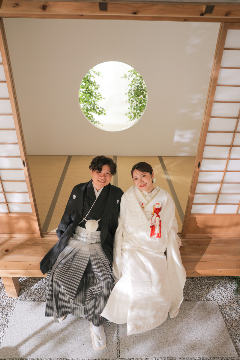 和の空間で微笑む