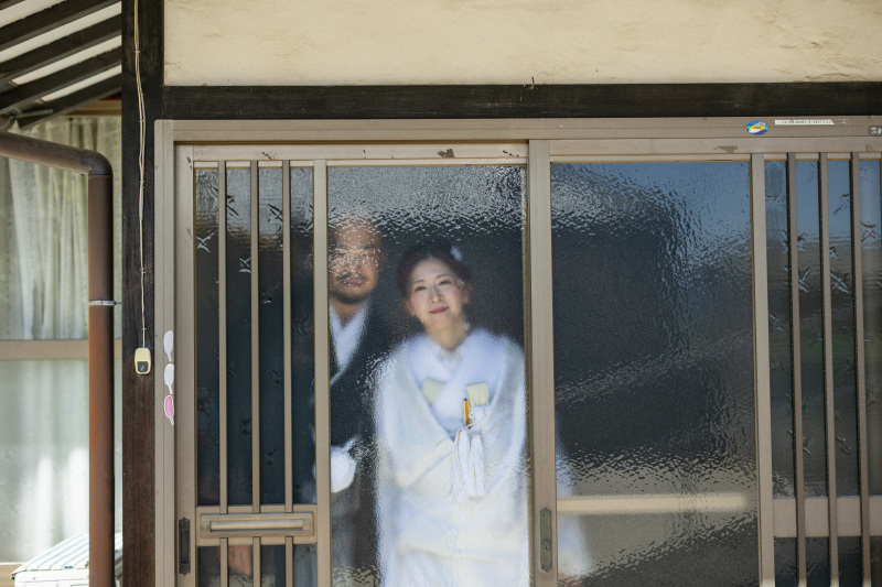 玄関のドアから、、