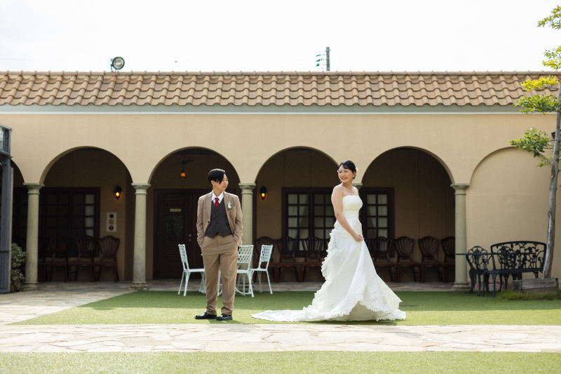 青空の下で優雅に