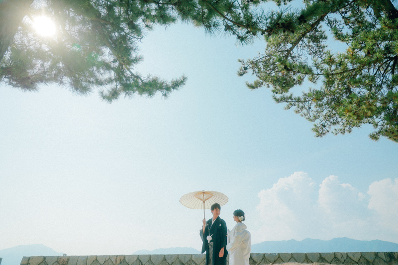 爽やかな青空を背景に