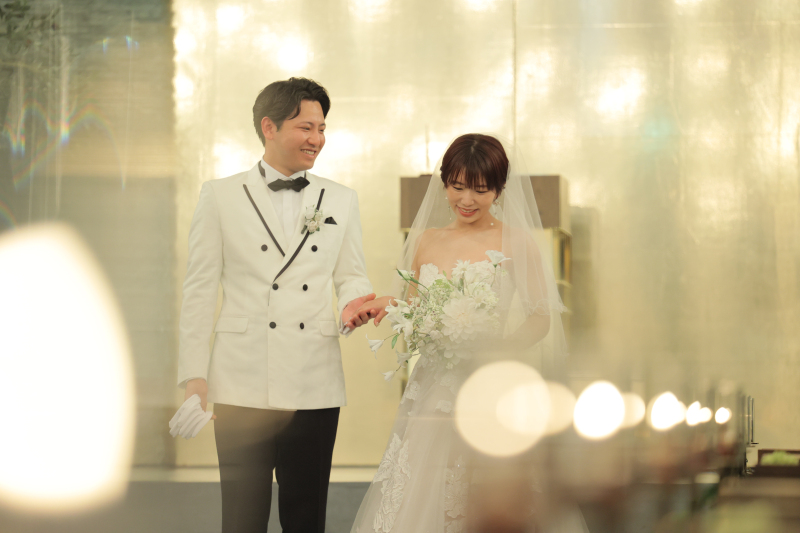 祝福に包まれるバージンロード