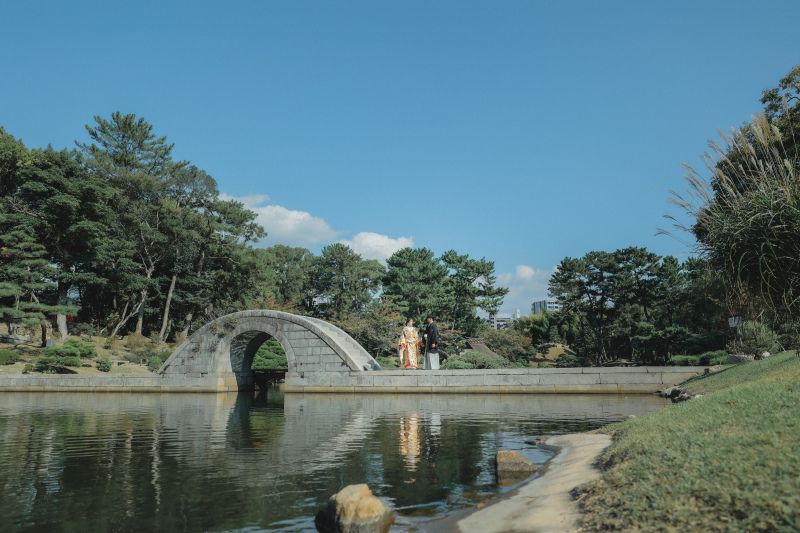 現代の街並みに拡がる縮景園