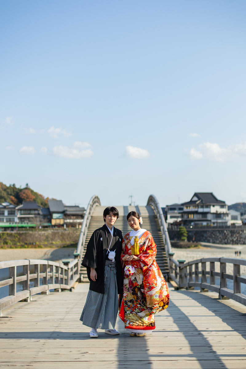 歴史ある橋の上で