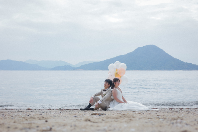 背中合わせ
