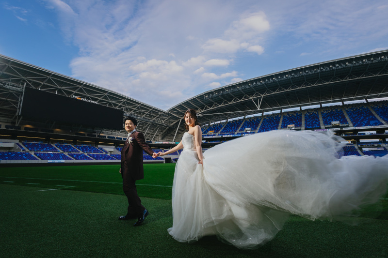 ドレスを靡かせて