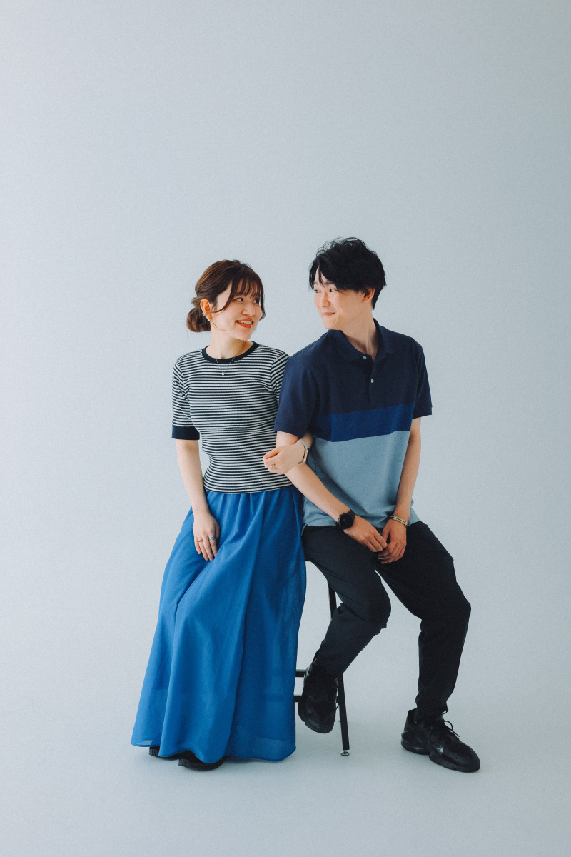 仲良く一緒に座っての撮影！