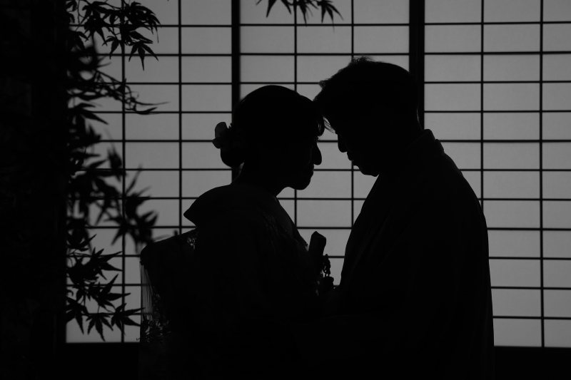 ふたりの世界、静寂のシルエット