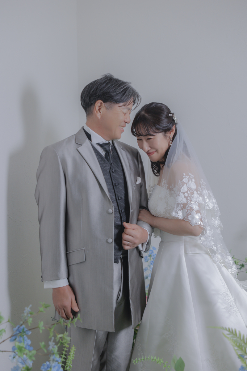 そっと寄り添う、ふたりの笑顔