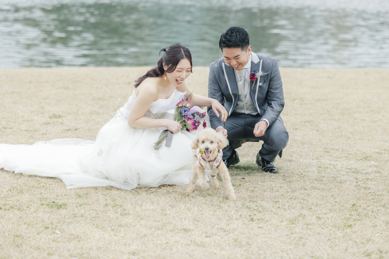 愛犬も一緒に！笑顔あふれるファミリーフォト