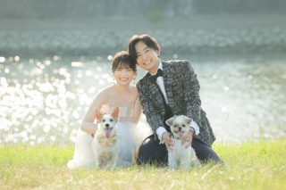 ワンちゃんと一緒に紡ぐ家族の絆 - 心温まるウェディングフォト