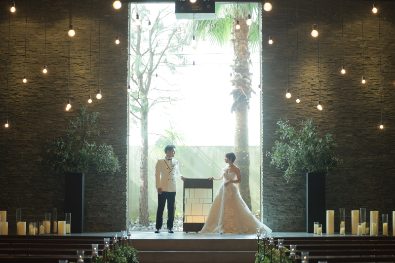 はじめに.. 光に包まれたチャペルで