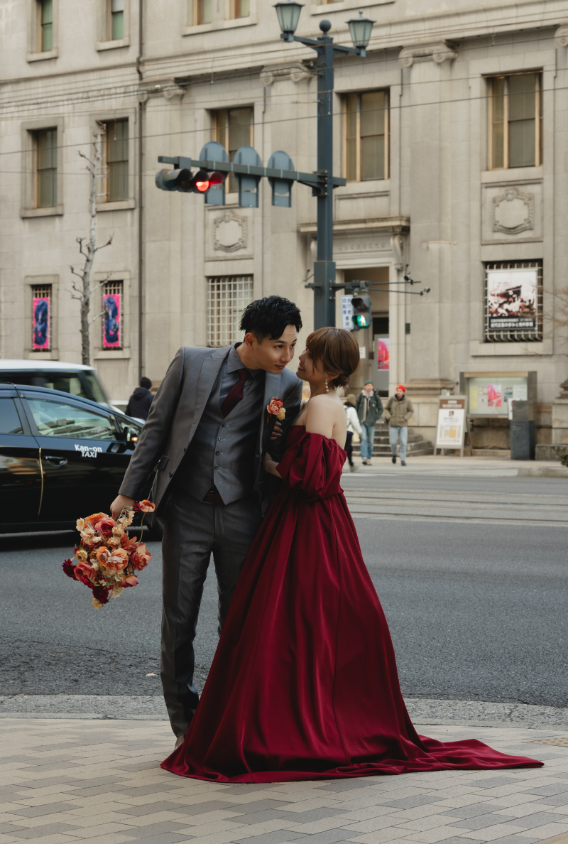 スタジオの前で！