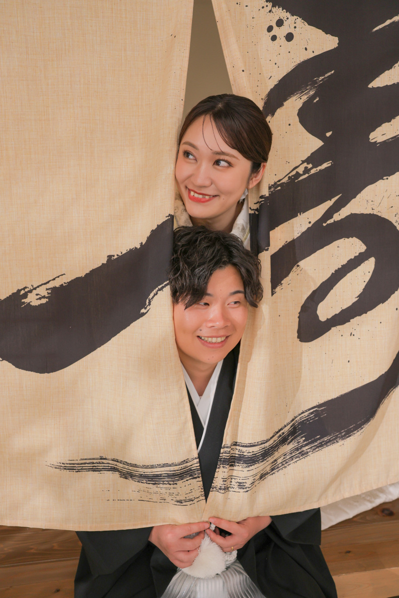 のれん越しのお茶目な瞬間