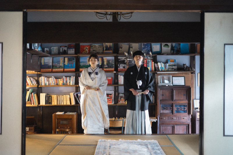 書店の中へ