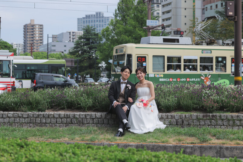 広島電鉄を背景に