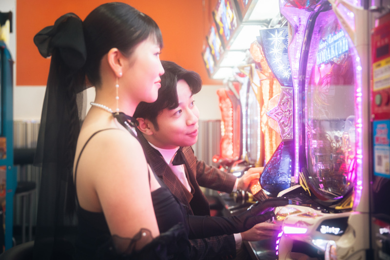 鮮やかな光彩に包まれた、愛しい横顔