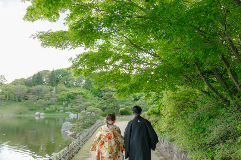 緑のトンネルを歩む道