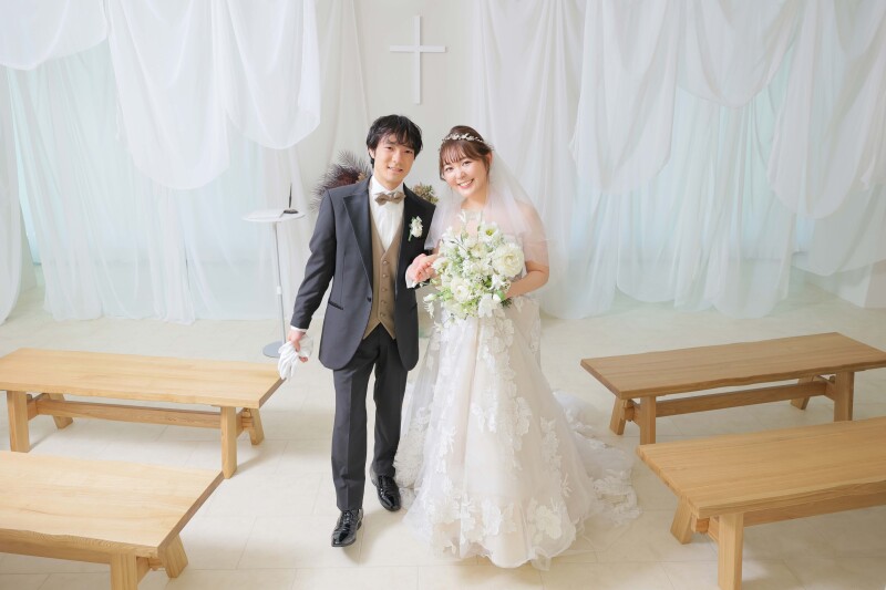 笑顔溢れるチャペルでの撮影
