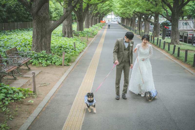 ロケ撮影なら、ワンちゃんものびのびと撮影を楽しめる