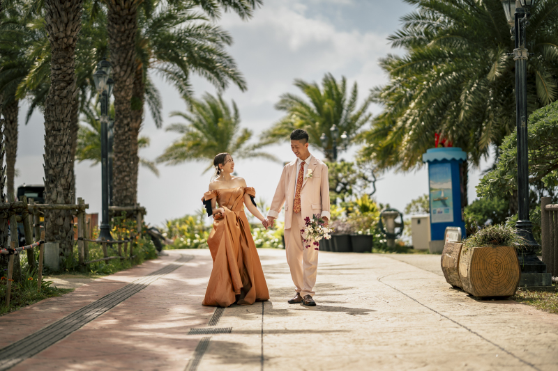 ヤシの木に囲まれて