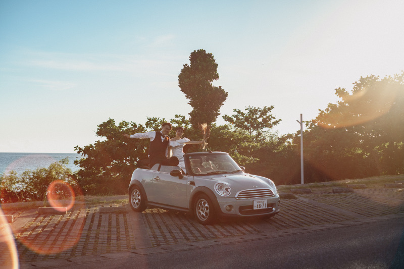 旅行の思い出にオープンカー