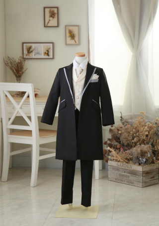 お子様（7.8才）タキシード　7-10T-Bks