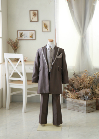 お子様（7.8才）タキシード　7-11T-Brs