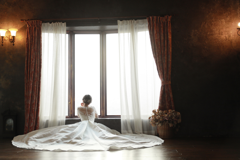 ご新婦様のソロショットも！シックな雰囲気で大人っぽく