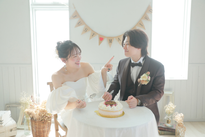 ウェディングケーキをお持込されました！自然な笑顔が素敵です♪