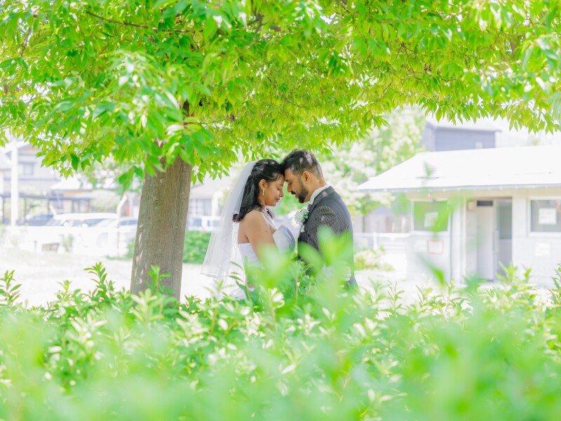 緑に包まれた二人だけの時間