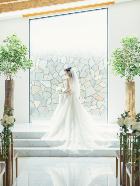 あたたかい光の差し込むチャペルで