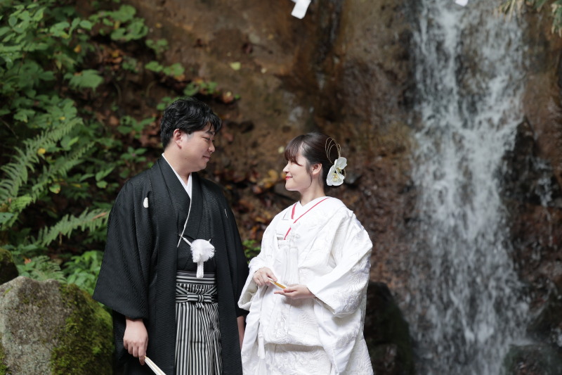 9月限定フォト/戸隠中社&鏡池ロケフォト《歴史ある神社境内から、ご利益スポット、鏡池までのクルーズフォトを体験!》