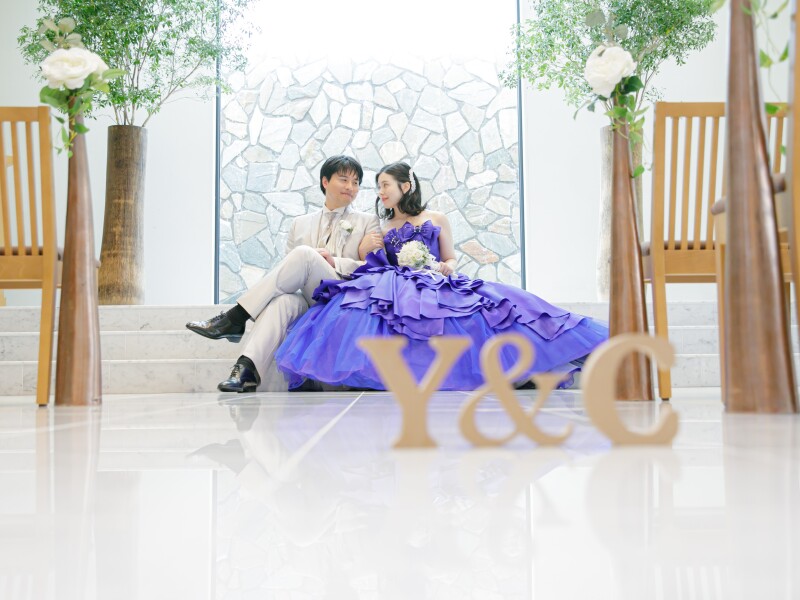 【Autumnフォト(10・11月)】洋装 チャペルフォト《自然光に包まれ水がキラキラ輝く本格的チャペルを貸し切り!》
