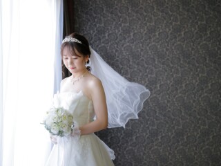 ＼かんたんパック／　洋装スタジオ　簡単記念フォトプラン（撮影料無料&新郎ヘアメイク代無料）