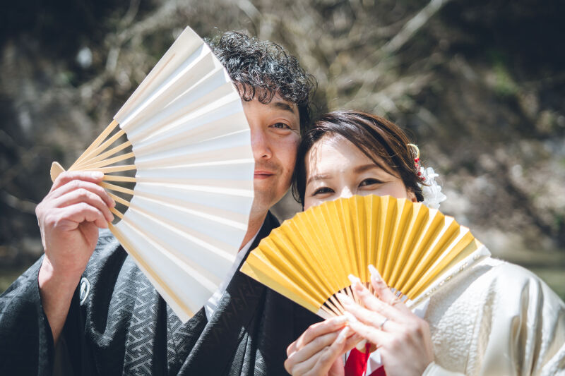扇子を使ってしっとりと