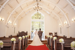 独立型のチャペルでお2人だけの写真婚